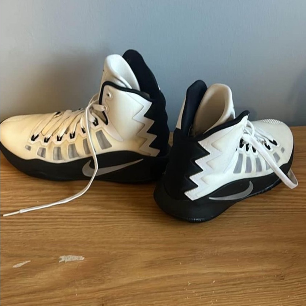 Nike Size 6 Hyperdunks - image 4